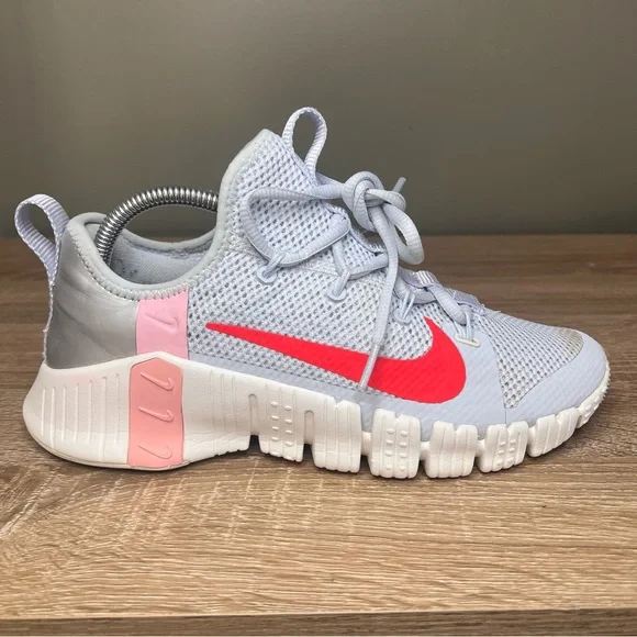 Nike Free Metcon 3 Womens 9 Football Grey Bright Crimson Training Shoes - Picture 3 of 7